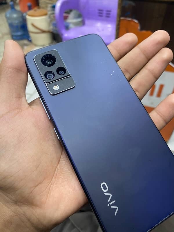 VIVO V21 1