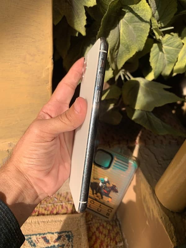 Iphone 11 pro max 256 GB pta Approv bh 89 3