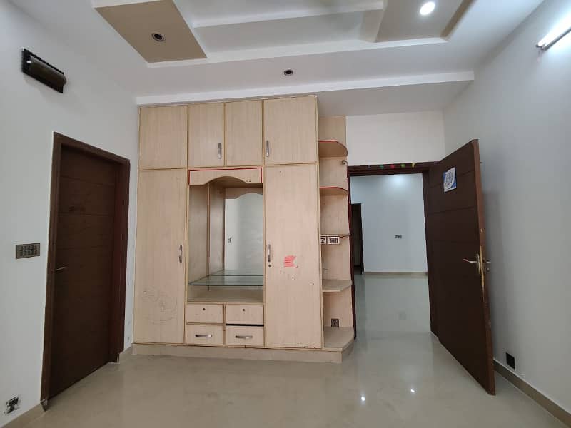 10 MARLA UPPER PORTION LIKE NEW GOOD CONDITION NEAR PARK FOR RENT 3