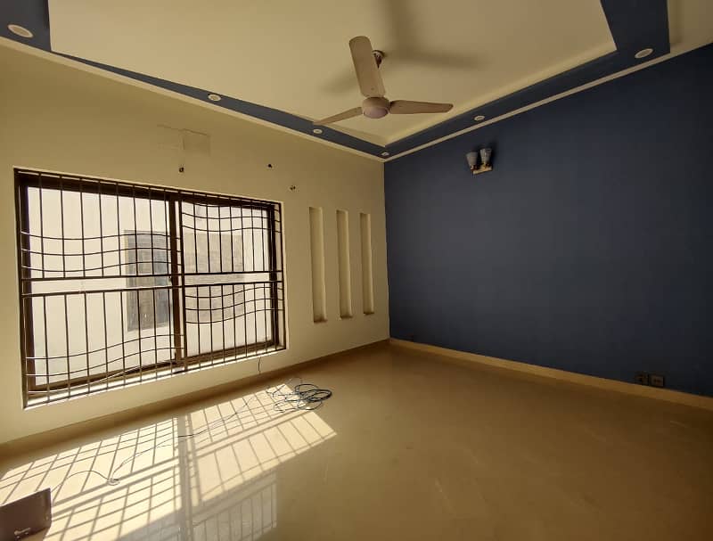 10 MARLA UPPER PORTION LIKE NEW GOOD CONDITION NEAR PARK FOR RENT 10