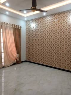 10 Marla Luxury House Available For Sale in Janiper Block Bahria Town Lahore