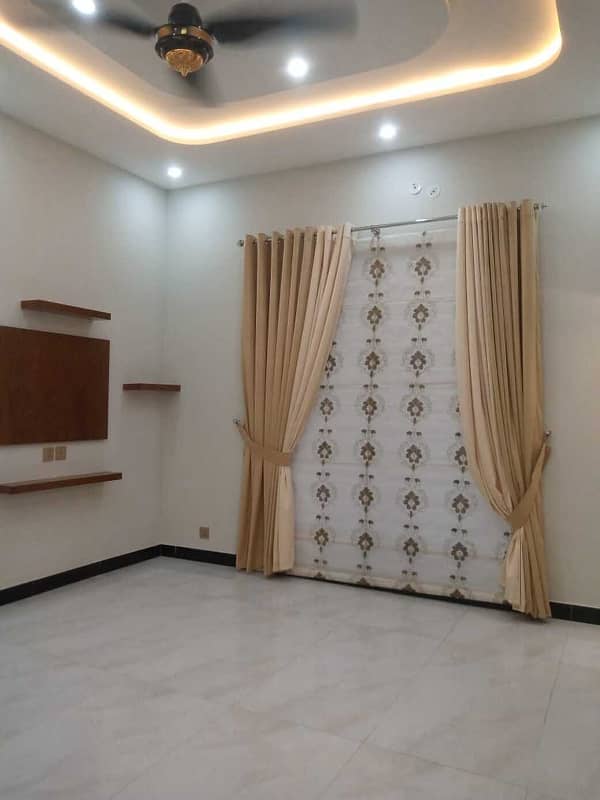 10 Marla Luxury House Available For Sale in Janiper Block Bahria Town Lahore 3