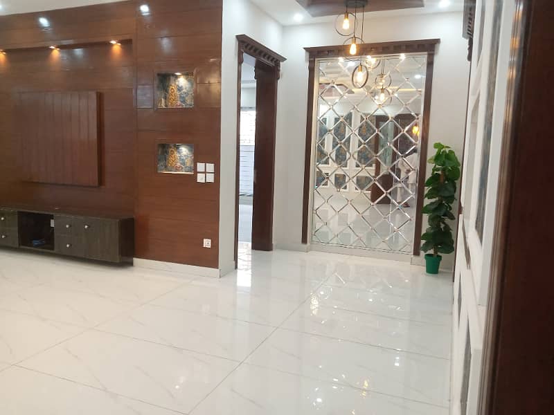 1 Kanal Luxury House Available For Sale in Jasmine Block Bahria Town Lahore 5