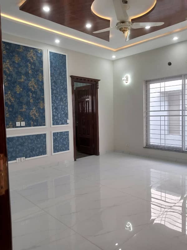 1 Kanal Luxury House Available For Sale in Jasmine Block Bahria Town Lahore 9