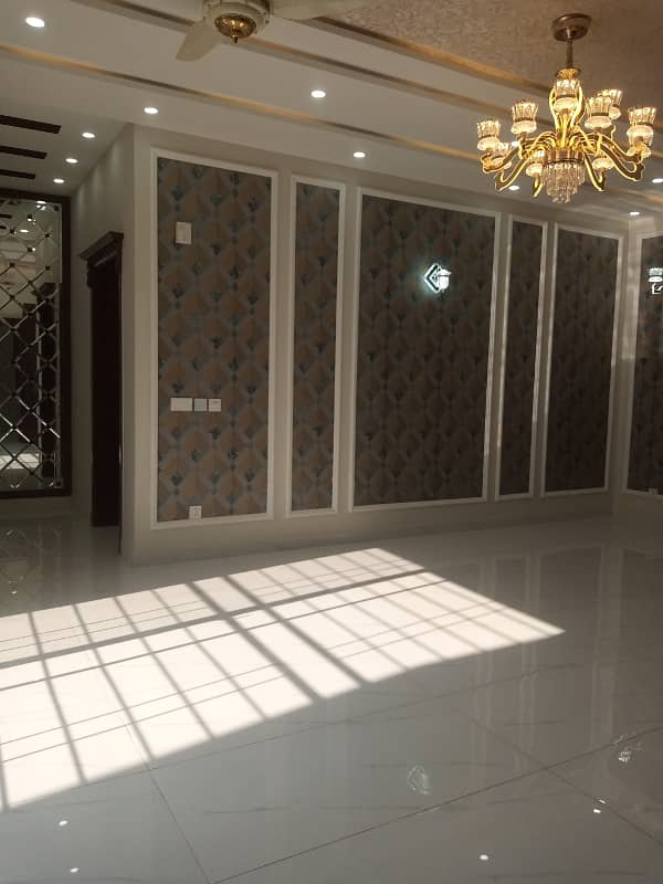 1 Kanal Luxury House Available For Sale in Jasmine Block Bahria Town Lahore 10