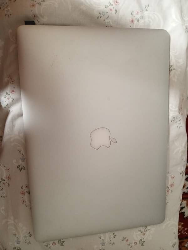 Macbook pro 2015 (15inch core i7) 1