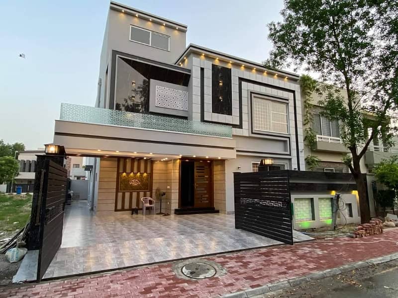 Ultra Classic House For Sale Hot Location 0