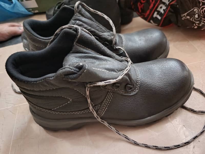 Industrial & guard shoes 9