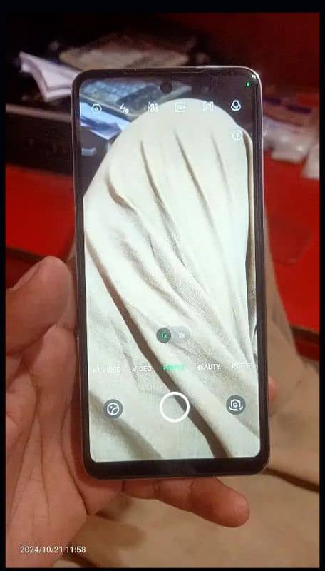 infinix hot 40i 8+8gb Ram 128gb memory 4