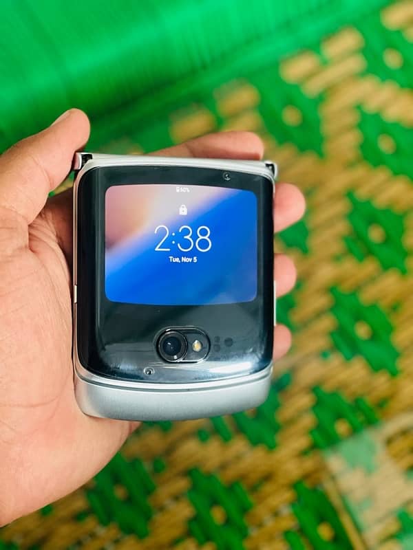 Motorola Razr 5G Flip 1