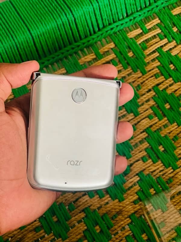 Motorola Razr 5G Flip 2