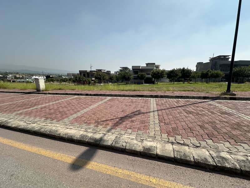 Bahria Enclave Sector J 8 Marla (40*45) Main Boulevard Available for Sale. Prime Location 0