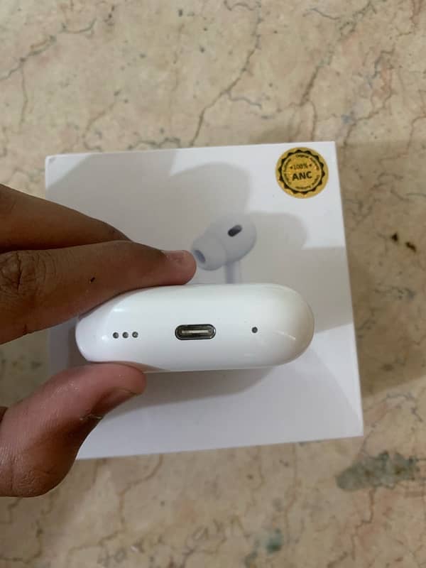 apple AirPods Pro 2 3