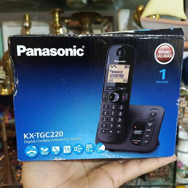 Panasonic Digital Cordless Answering System Brand New KX-TGC220 0