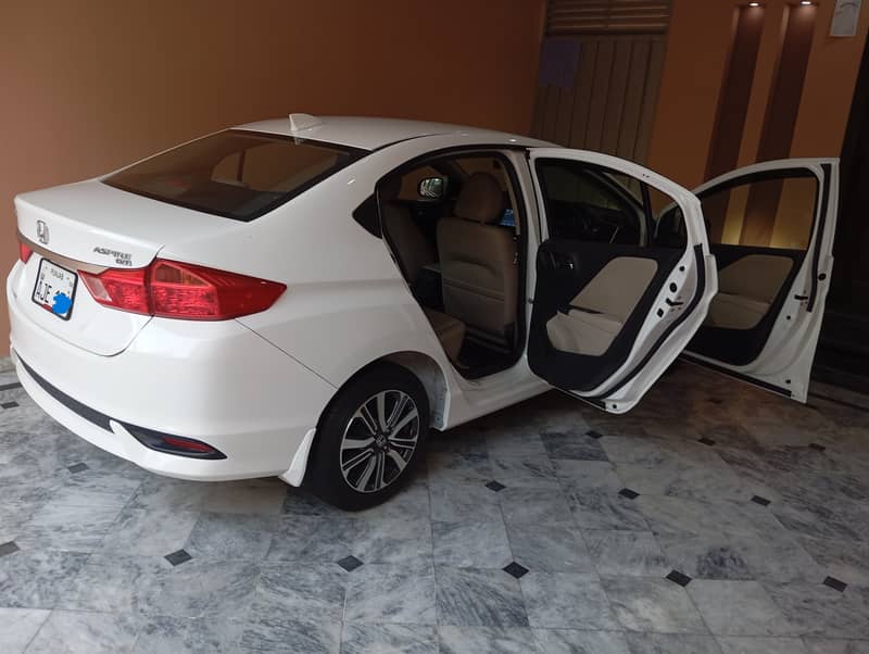 Honda City Aspire Cvt 2022 Almost Brandnew Car 3