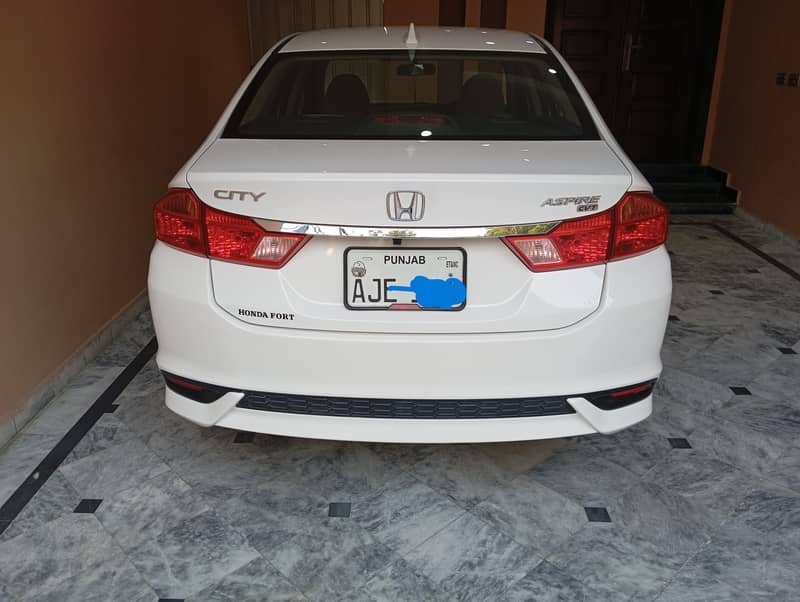 Honda City Aspire Cvt 2022 Almost Brandnew Car 4