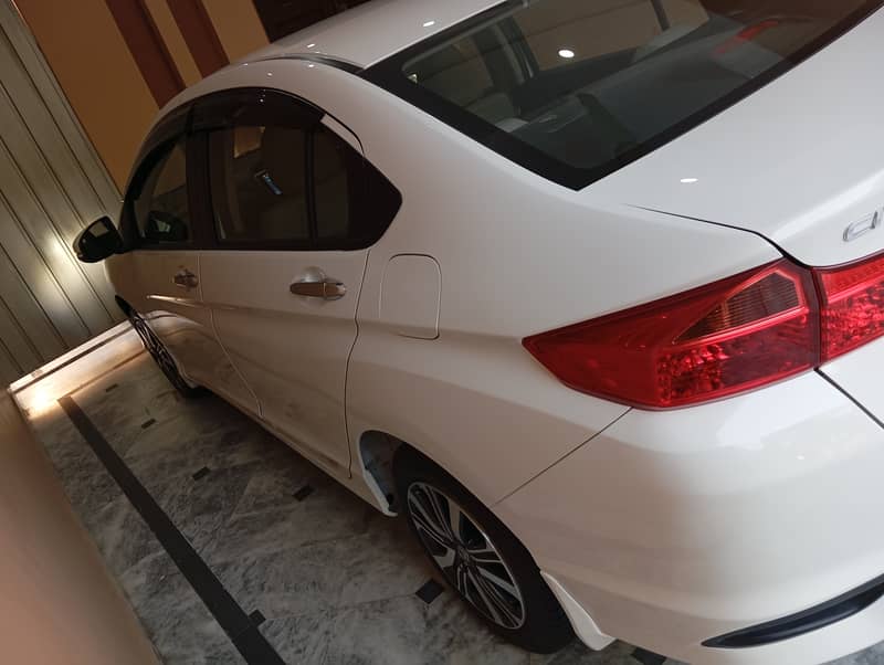 Honda City Aspire Cvt 2022 Almost Brandnew Car 7