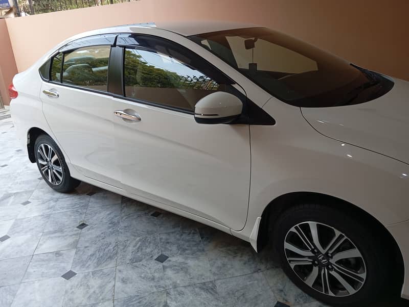 Honda City Aspire Cvt 2022 Almost Brandnew Car 11