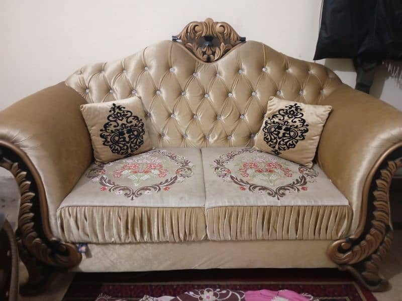 6 siter sofa set 2 yeas use howy hain achi halat me hain 0