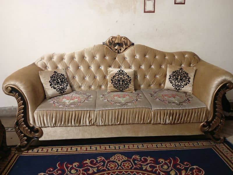 6 siter sofa set 2 yeas use howy hain achi halat me hain 4