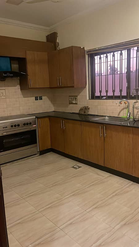 10 marala House without gase avilable for rent in sector G 4