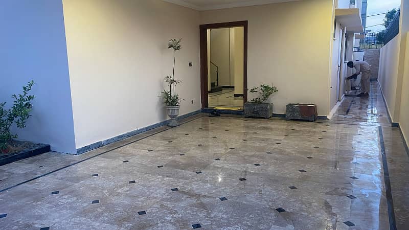 10 marala House without gase avilable for rent in sector G 7