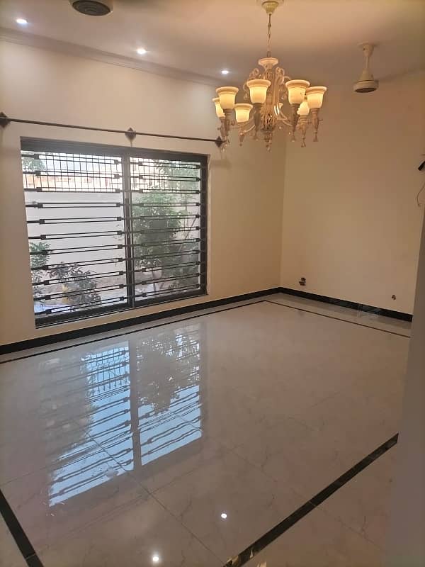 10 marala House without gase avilable for rent in sector G 11