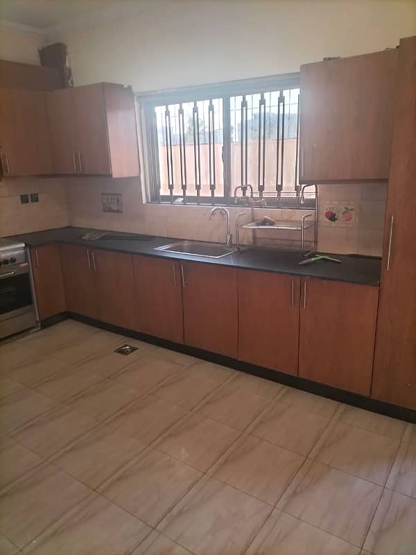 10 marala House without gase avilable for rent in sector G 13