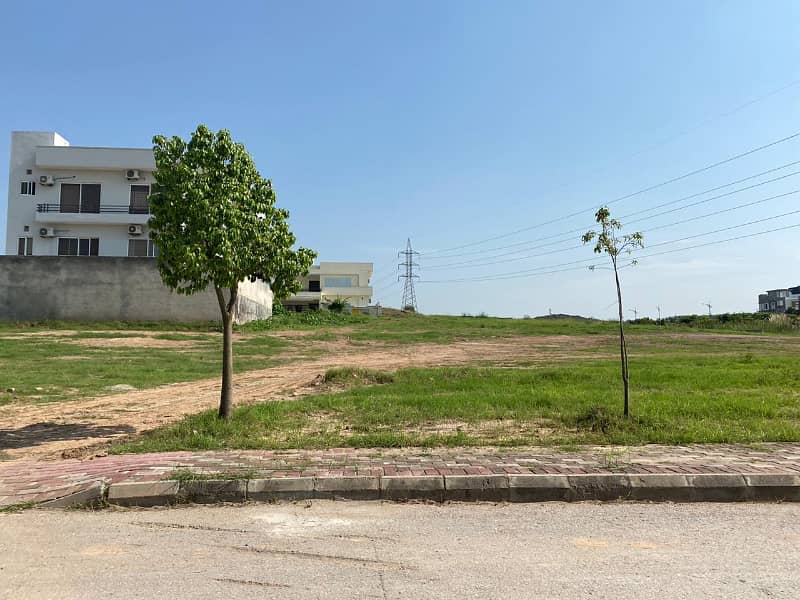 Bahria Enclave Sector C-1 10 Marla Possession Plot Available For Sale In Beautiful Location. Reasonable Demand. 3