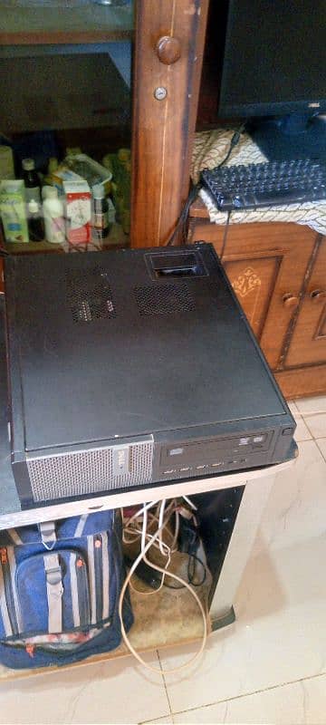 Dell Pc full setup graphic card 1 GB with monitor 20 inch 3