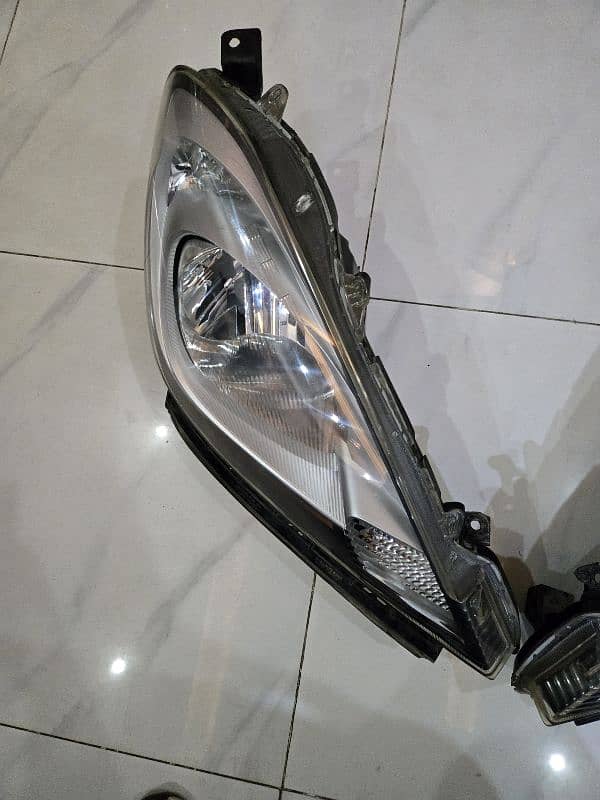 honda fit 2012 front head lights 1