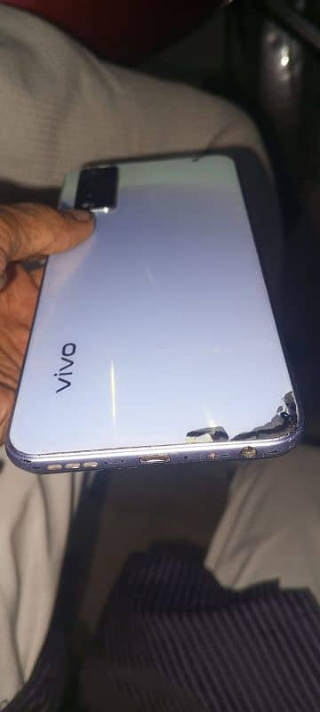 Vivo y20 Box and Charger Saat ha 3