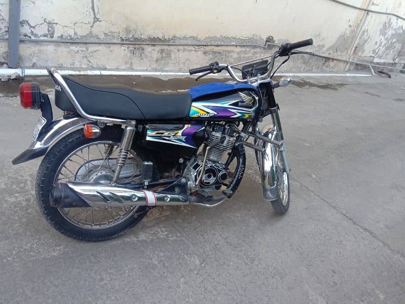 Honda 125 all ok totally janian black colour bio matric available 2