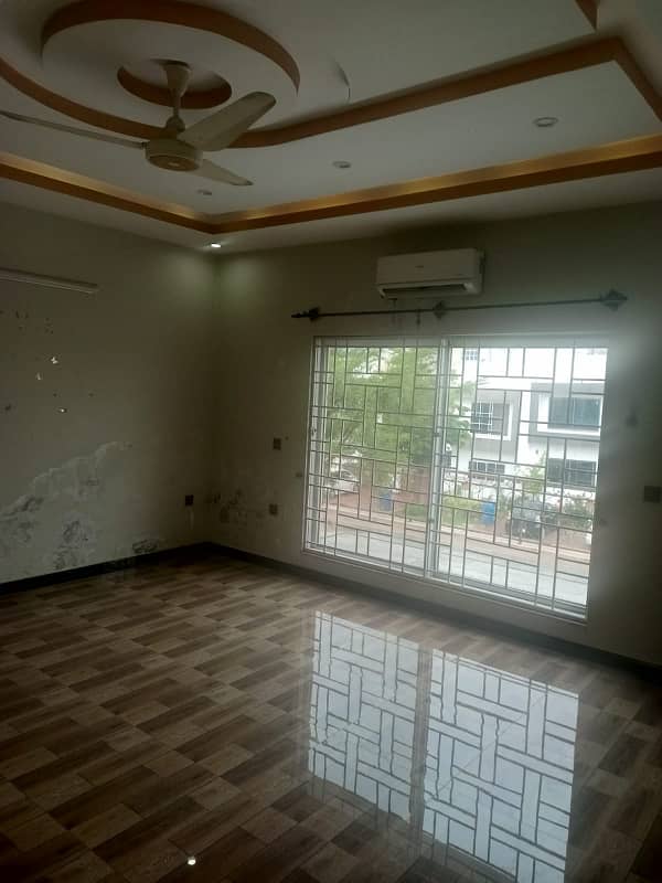 Bahria Enclave Sector B1 14 Marla Corner House Upper Portion Available For Rent In Prime Location Reasonable Demand 0