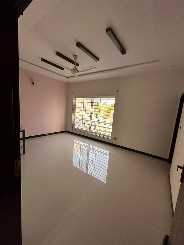 Bahria Enclave Sector B-1 Brand New Condition 5 Marla House Available In Beautiful Location. 1