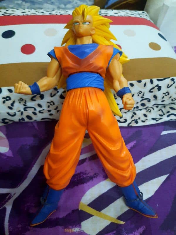 Goku Super Saiyan 3 Figurine 1