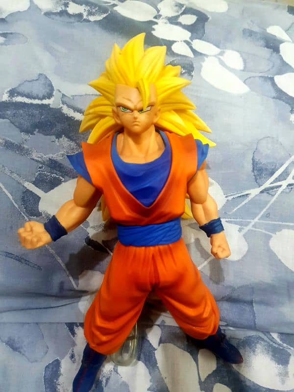 Goku Super Saiyan 3 Figurine 2