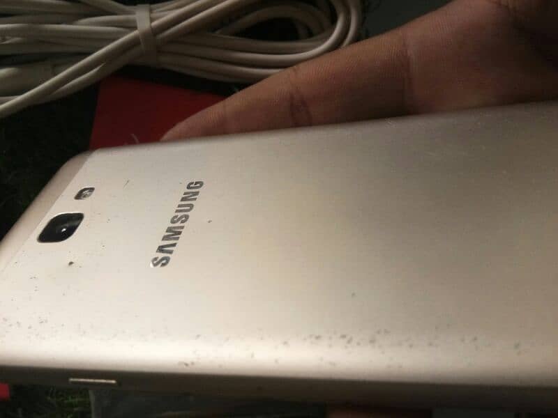 SAMSUNG glaxy J5ON6 best for hotspot 5