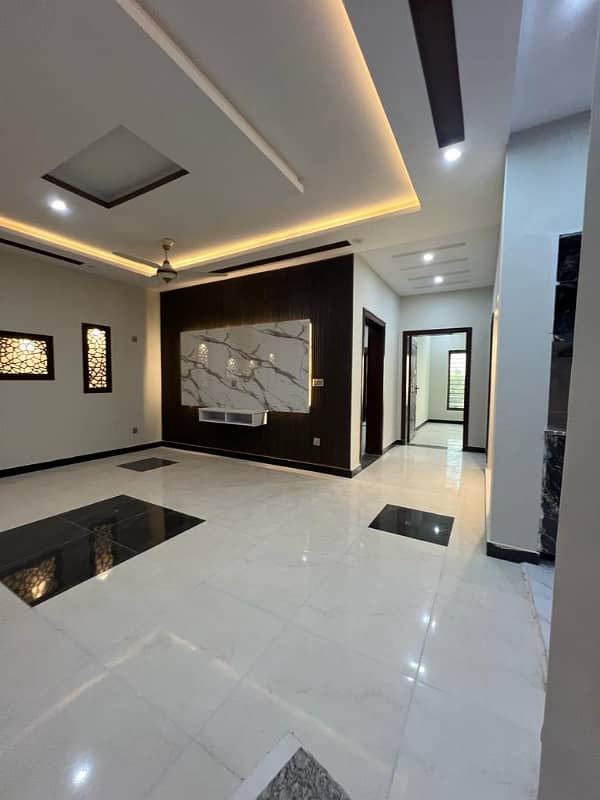 Bahria Enclave Sector B-1 10-Marla Beautiful House Available For Sale In Prime Location Reasonable Demand. 10