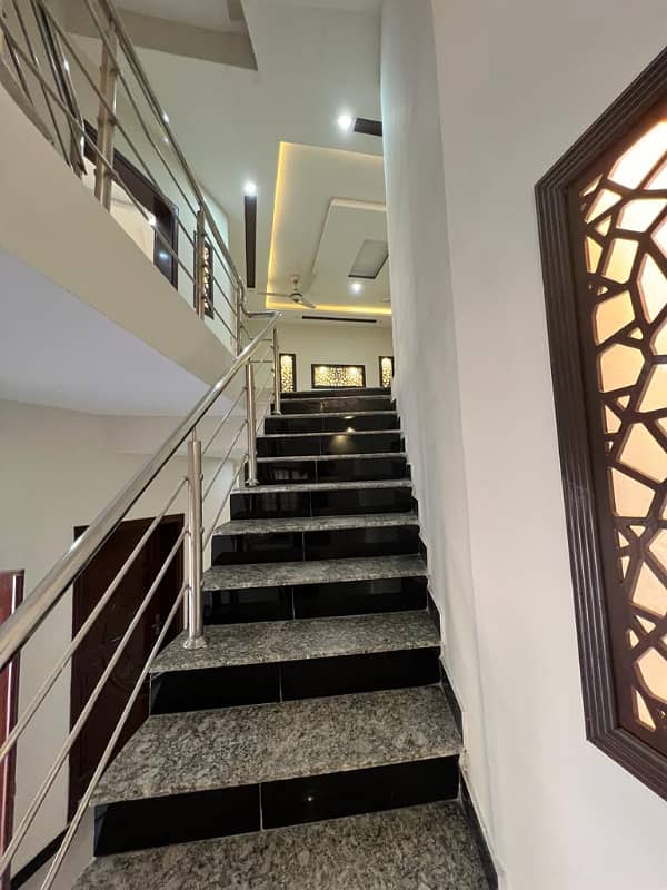 Bahria Enclave Sector B-1 10-Marla Beautiful House Available For Sale In Prime Location Reasonable Demand. 12