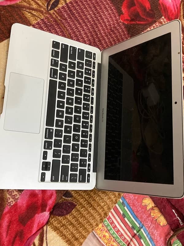 Macbook air mid 2013 urgent sell 1