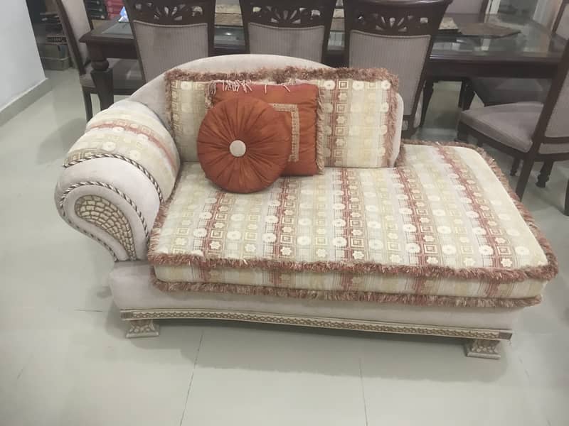 7 seater sofa, bed, center table and side table 3