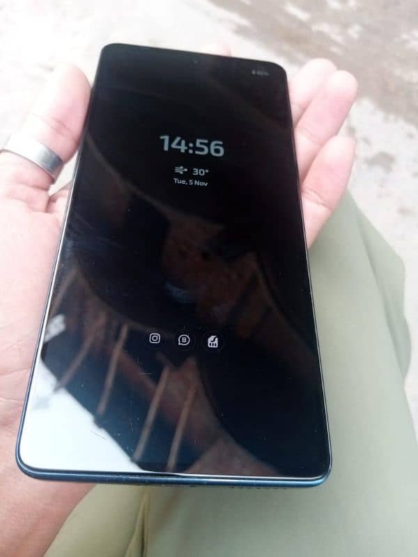 Model Motorola edge 20 pro condition 10/10 all okay 6