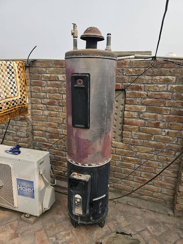 gas geyser full size orignal condition never repaired 0