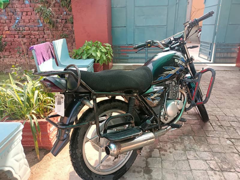 Suzuki GS 150 SE 2023 2