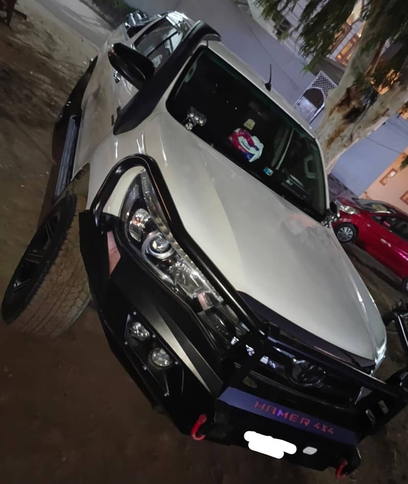 Toyota Hilux REVO V 2019 TOP OF THE LINE 2