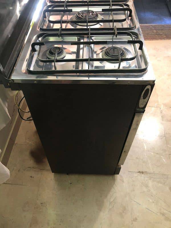 Techno gas 05 burner large oven with baking space 8/10 condition 2