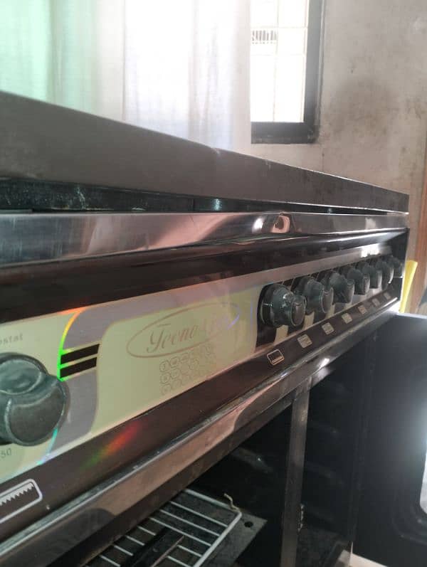 Techno gas 05 burner large oven with baking space 8/10 condition 4