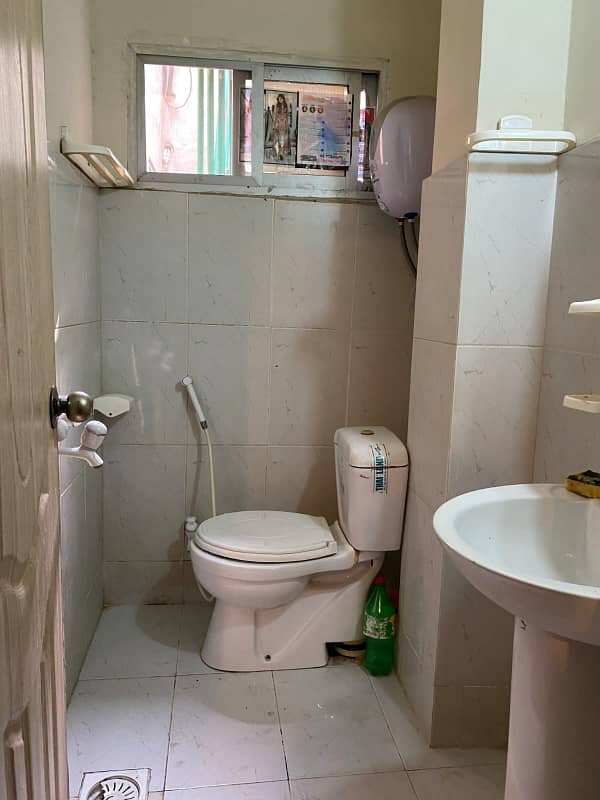 1 Bedroom Furnished Flat For Sale In Block H-3 Johar Town Phase 2 Lahore. 4