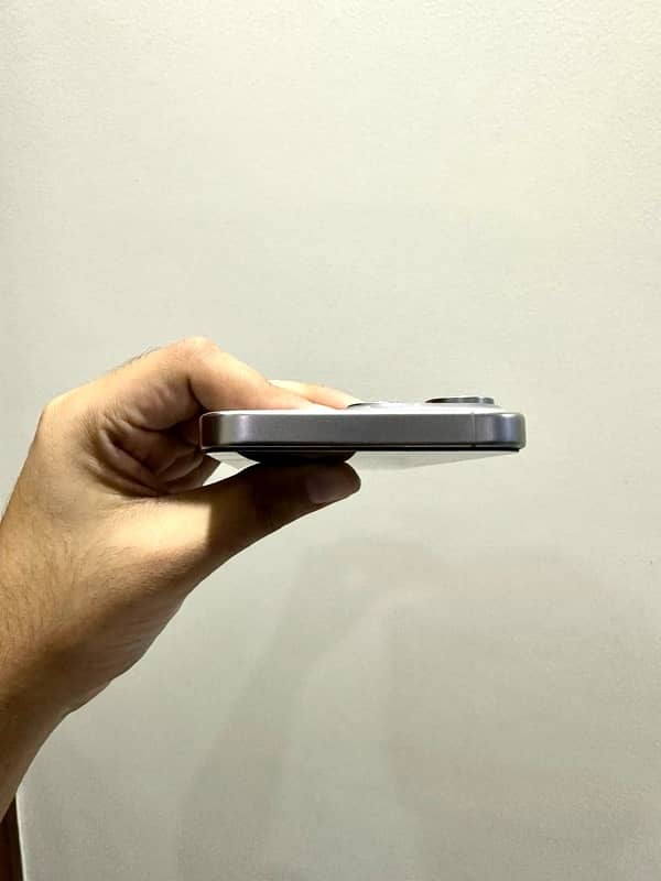 IPhone 15 pro max  256 gb natrual titanium  LLA 3